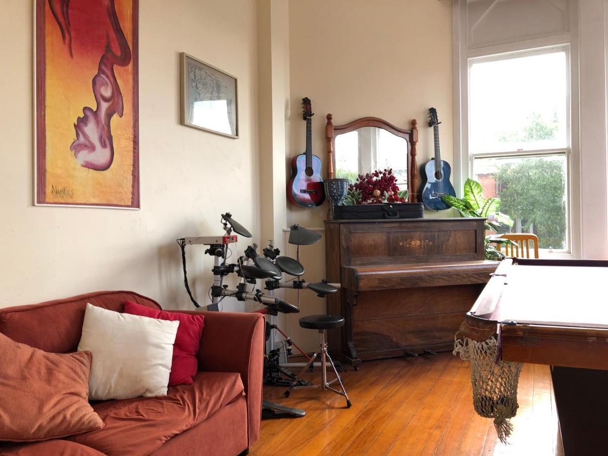 Chalet Backpackers Dunedin Exterior photo