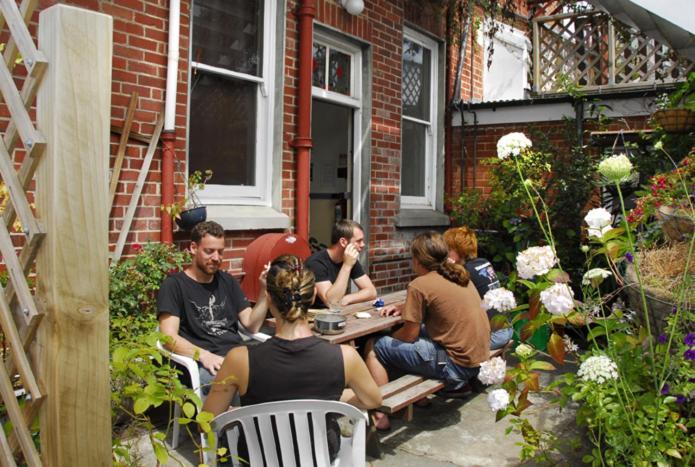 Chalet Backpackers Dunedin Exterior photo
